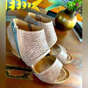 SOFTT Leather SANDAL Open Toe Taupe